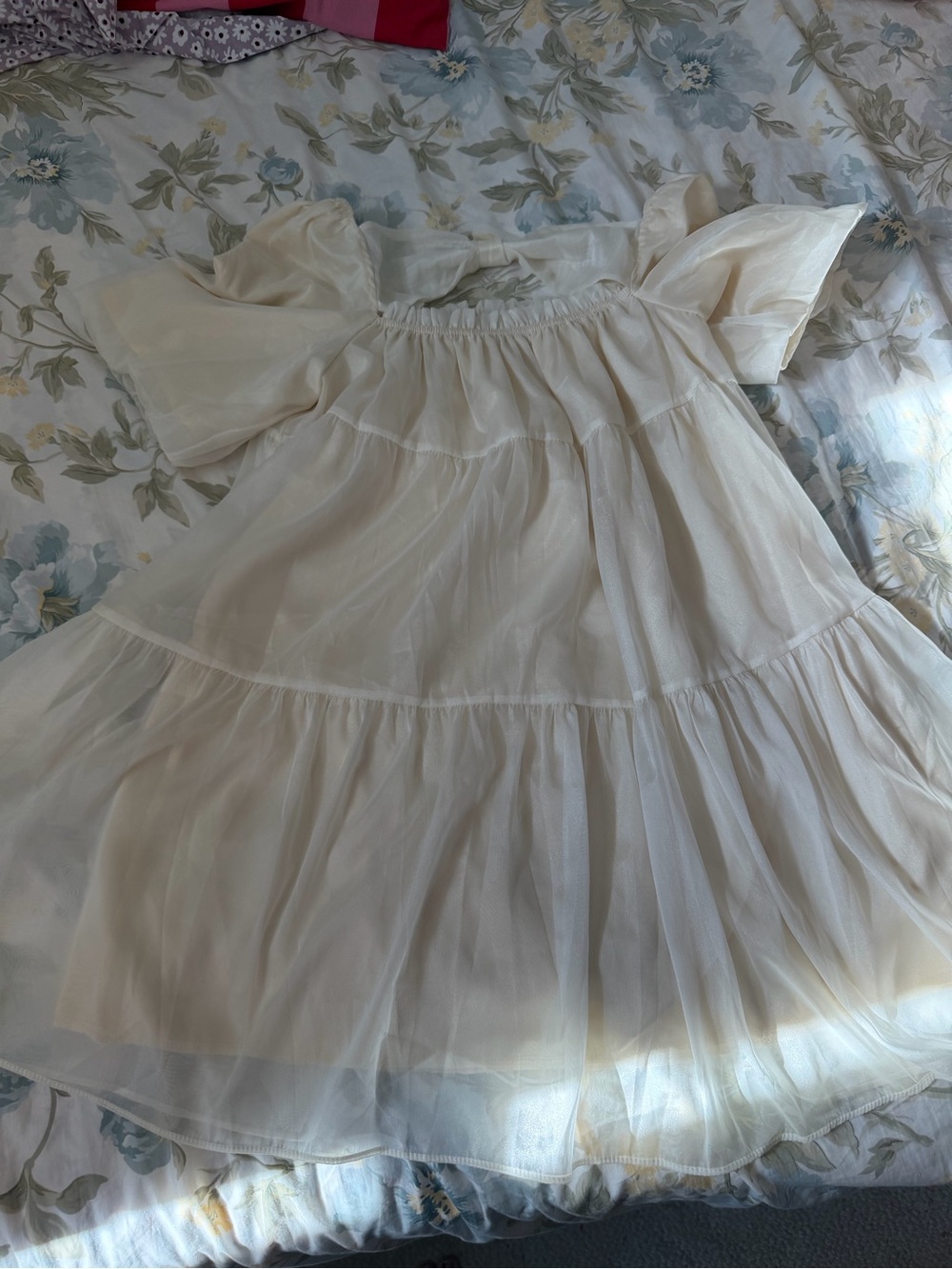 Women  Cream Tiered Puff-Sleeve Dress medium